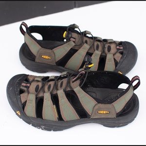 Men’s water resistance hiking sandals size 9.5